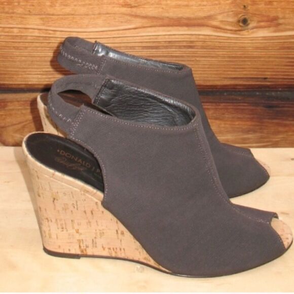 Donald J Pliner Peep Toe Olive Wedges - Picture 1 of 6